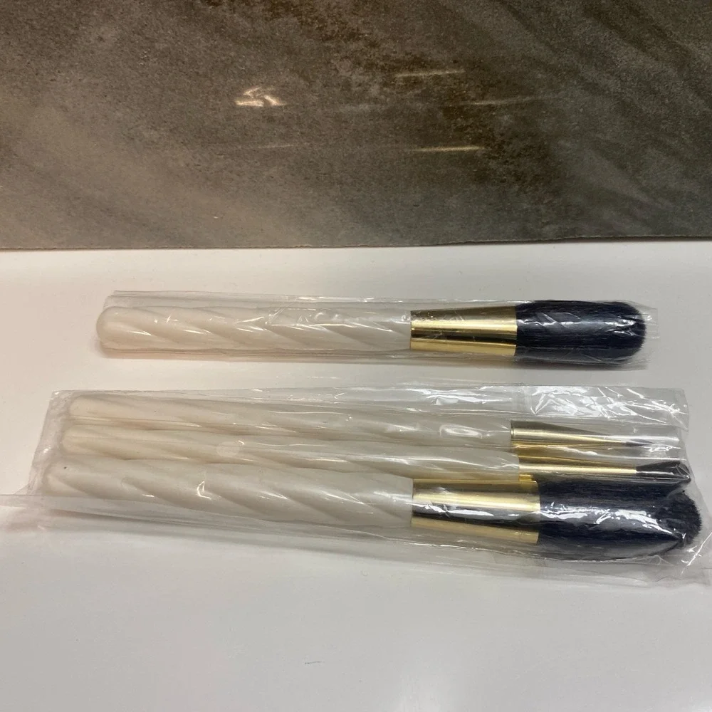 New Rare Unopened‎ Estee Lauder Blush Brush Set White Rippled And Gold
